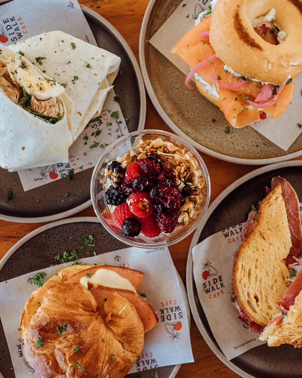 sidewalk cafe airlie beach